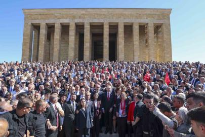 CHP Genel Başkanı Kılıçdaroğlu Anıtkabir’i ziyaret etti