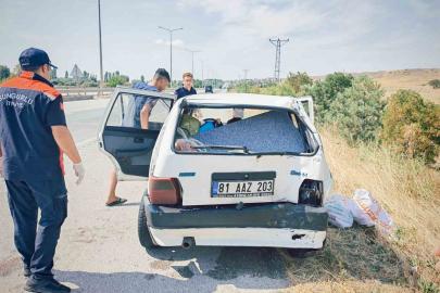 Çorum’da hafif ticari araç ile otomobil çarpıştı: 3 yaralı