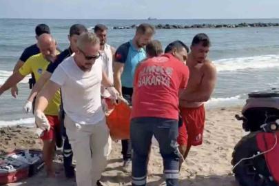 Denizde hareketsiz bulunan vatandaş için dakikalarca kalp masajı yapıldı
