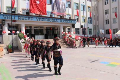 Denizli’de yeni eğitim-öğretim yılı heyecanı coşkuyla başladı