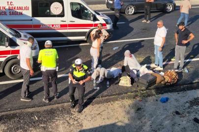 Direksiyon hakimiyetini kaybetti, karşı şeritteki iki otomobile çarptı: 1 ölü, 7 yaralı