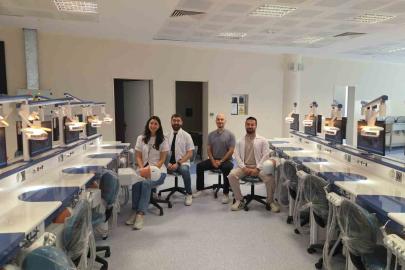 Diş hekimliği öğrencileri kliniğe mankenler üzerinde hazırlanacak