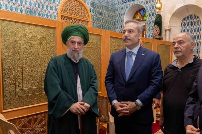 Dışişleri Bakanı Fidan, Selahaddin Eyyubi Türbesi ve Türk Hava Şehitliği’ni ziyaret etti