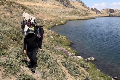 Doğaseverlerden 3 bin 500 rakımlı Sat Gölleri’ne yolculuk