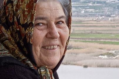 Domates yüklü tır ile otomobil çarpıştı: 1 ölü, 2 yaralı