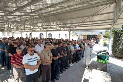Düzceli gazetecinin annesi son yolculuğuna uğurlandı