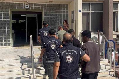 Efeler’de 31 düzensiz göçmen yakalandı: 2 tutuklama