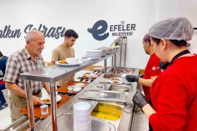 Efeler’de Kent Lokantası vatandaşın sofrasına destek oluyor