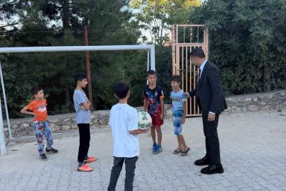 Eğil’de öğrencilere kırtasiye desteği
