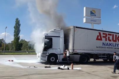 Erzincan’da tırın kupa kısmında çıkan yangın söndürüldü