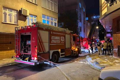 Esenler’de 4 katlı boş binanın çatısında yangın