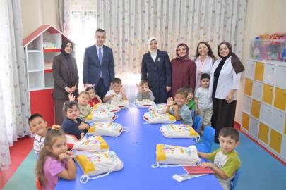 Esenyurt Belediye Başkan Vekili Can Aksoy okulların ilk gününde öğrencileri yalnız bırakmadı