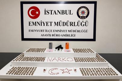 Esenyurt’ta şüpheli araçtan uyuşturucu çıktı: 2 gözaltı