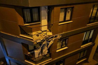 Eyüpsultan’da alkollü sürücü binaya çarptıktan sonra bahçeye uçtu: 2 yaralı