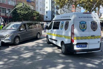Fatih’te feci kaza: Yayalara yanan kırmızı ışığı dikkate almadan yolun karşısına geçince hayatından oldu