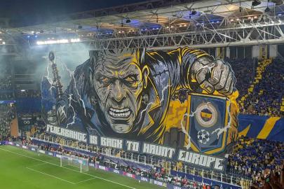 Fenerbahçe taraftarından Şampiyonlar Ligi ilk maçına özel koreografi