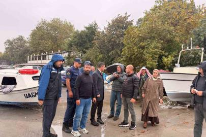 Fırtına sonrası balıkçı barınağında hasar incelemesi