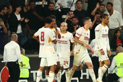 Galatasaray yenilmezliğini sürdürdü, puanını 10’a çıkardı