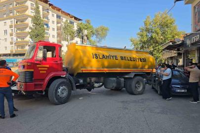 Gaziantep’te el freni çekilmeyen su tankeri 3 araca çarptı: Facianın eşiğinden dönüldü