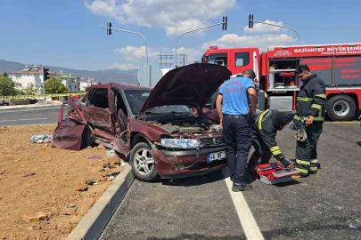 Gaziantep’te iki otomobil çarpıştı: 5 yaralı