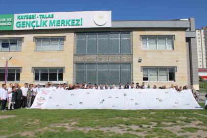 Gazze’de ölen çocukların ismi 12 metre uzunluğundaki pankarta sığmadı