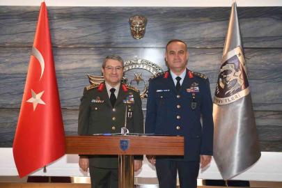 Genelkurmay Başkanı Orgeneral Bayraktaroğlu, Hava Kuvvetleri Komutanı Orgeneral Dalkıran ile görüştü