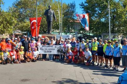 Gömeç’te bisikletçiler kazalarda kaybettikleri arkadaşlarını andı