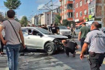 Güngören’de otomobil kaldırıma çıktı: 2 yayaya çarptı