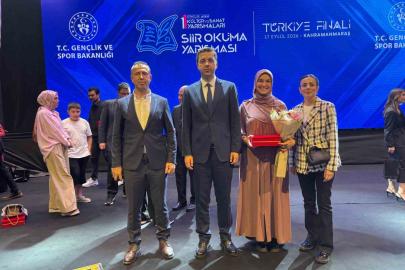 Hitit Üniversitesi öprencisi, şiir yarışmasında Türkiye birincisi oldu
