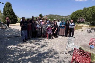Honaz Belediye Başkanı Kepenek, yaşlı rehabilitasyon merkezini ziyaret etti