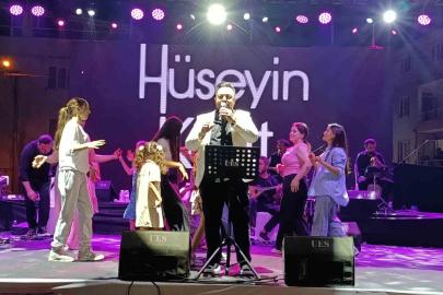 Hüseyin Kağıt coşturdu, Başkan Daban sahnede oynadı