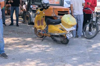 İki otomobil ile çarpışan motosiklet sürücüsü yaralandı