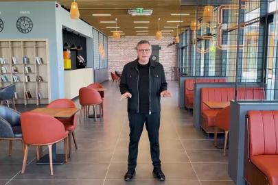 İskenderun’da gençlerin yeni buluşma noktası Genç Kafe’de çaylar ücretsiz