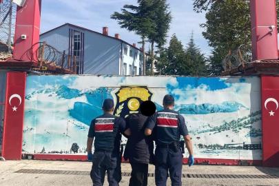 Isparta’da 42 yıl hapis cezasıyla aranan hükümlü saklandığı köyde yakalandı