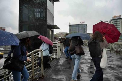 İstanbul’u sağanak yağış etkili oluyor