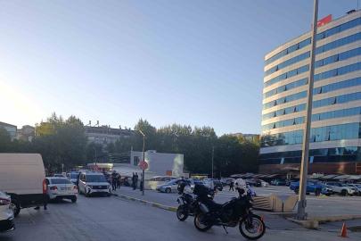 İşten çıkarıldığı gerekçesiyle silah ve bıçakla Kastamonu Belediyesini bastı