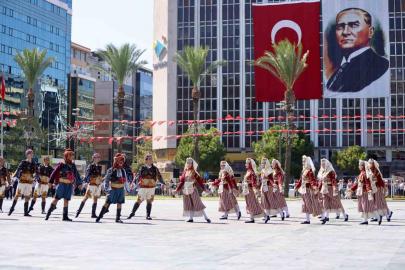 İzmir, kurtuluşunun 104. yılını coşkuyla kutlamaya hazırlanıyor
