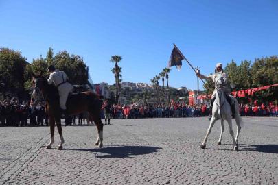 İzmir’in düşman işgalinden kurtuluşu törenlerle kutlandı