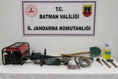 Jandarmadan kaçak kazı operasyonu: 4 şüpheli suçüstü yakalandı