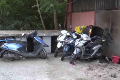 Kadıköy’de motosiklet kundaklama iddiası: 4 motosiklet kullanılamaz hale geldi