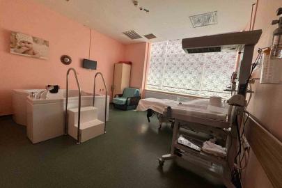 Karabük Eğitim ve Araştırma Hastanesinde suda doğum dönemi başladı