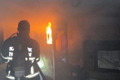 Karabük’te apartman yangınında 2 kişi dumandan etkilendi