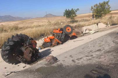 Karaman’da kamyonetle traktör çarpıştı: 1’i ağır 2 yaralı