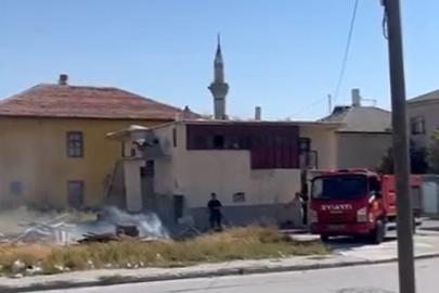 Karapınar’da iki ayrı ot yangını paniğe neden oldu