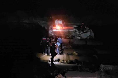 Karkamış’ta su seviyesi yükselince yıkık köprüde mahsur kalan 4 kişi kurtarıldı