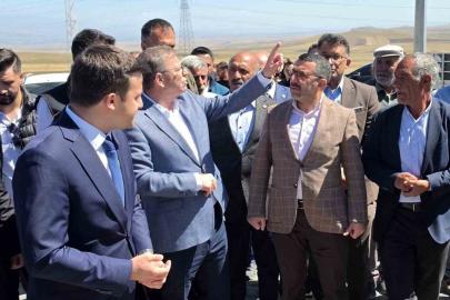 Kars’ta köy yollarında beton yol dönemi: Vali Polat ve Milletvekili Çalkın Yağlıca’da incelemelerde bulundu