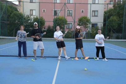 Kartal Belediyesi’nin tenis eğitimleri tüm hızıyla devam ediyor