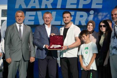 Kartepe Kent Konut Evleri’nde 144 hak sahibine anahtar teslim edildi