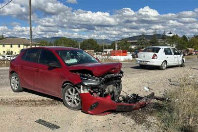 Kastamonu’da iki otomobil çarpıştı: 3 yaralı
