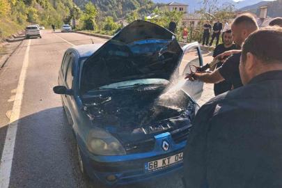 Kastamonu’da seyir halindeki otomobilde çıkan yangını itfaiye söndürdü